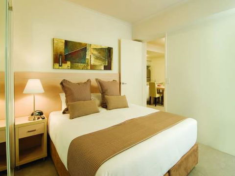 IStay River City - Rental Cars 0