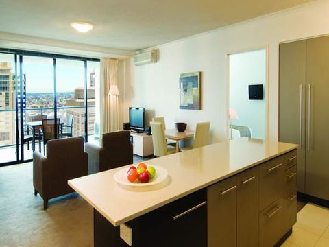IStay River City - Rental Cars 1
