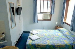 Acacia Inner City Inn - Rental Cars 1