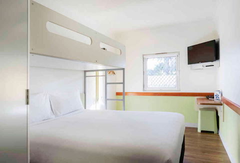 Ibis Budget Hotel Windsor - Rental Cars 4