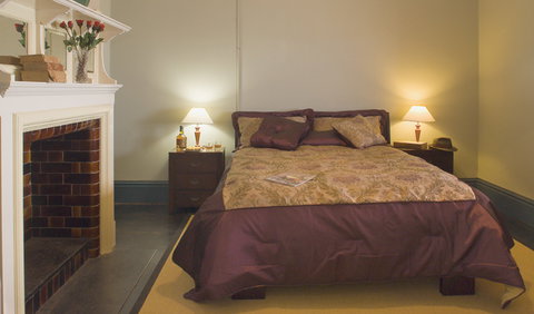 Assistant Lighthouse Keeper's Cottages - Byron Bay - Rental Cars 1