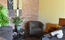 Lightning Ridge Outback Resort And Caravan Park - Rental Cars 4