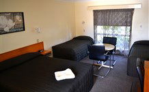 All Settlers Motor Inn - Rental Cars 1