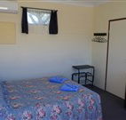 Bluey Motel - Lightning Ridge - Rental Cars
