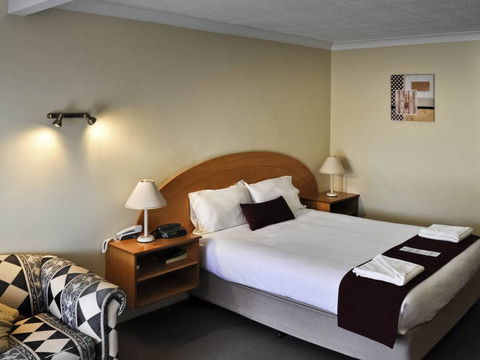 Ibis Styles Orange - Orange - Rental Cars 3