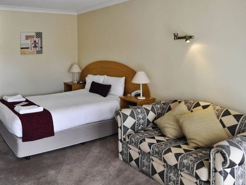 Ibis Styles Orange - Orange - Rental Cars 4