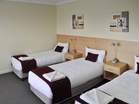 Ibis Styles Orange - Orange - Rental Cars 5