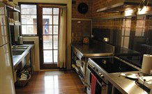 Araluen Old Courthouse Bed And Breakfast - Rental Cars 3