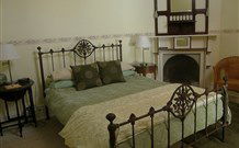 Araluen Old Courthouse Bed And Breakfast - Rental Cars 4