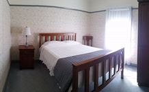 Wagga Wagga Country Cottages - - Rental Cars 2