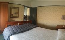 Wagga Wagga Country Cottages - - Rental Cars 3
