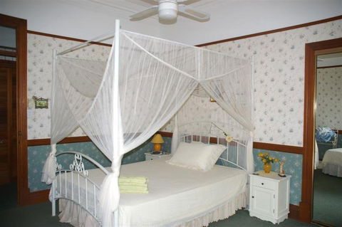 Riviera Bed And Breakfast - Rental Cars 7