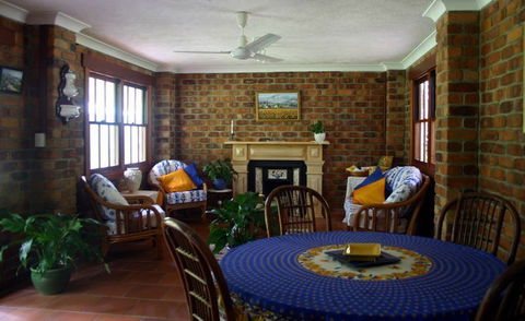 Riviera Bed And Breakfast - Rental Cars 8