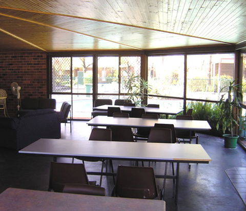 Albury-Wodonga YHA - Rental Cars 4