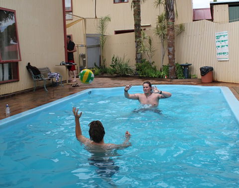 Kalgoorlie YHA - Rental Cars 5