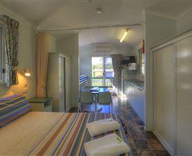 Warwick Freedom Lifestyle Caravan Park - Rental Cars 1