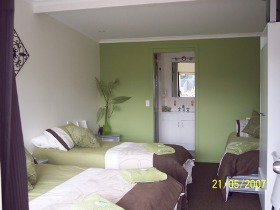 Warwick Motor Inn - Rental Cars 1