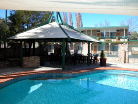 Centre Point Mid-City Motor Inn - Rental Cars 2