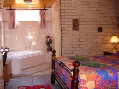 Lake Front Motel - Rental Cars 6