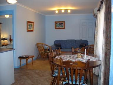 Lake Front Motel - Rental Cars 7