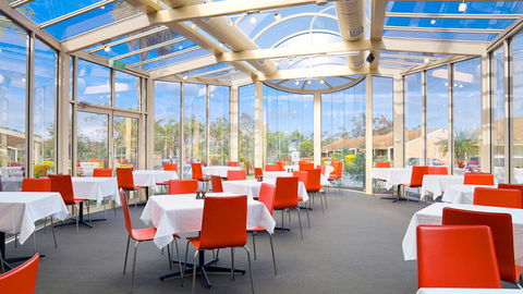 BEST WESTERN Airport Motel And Convention Centre - Rental Cars 0