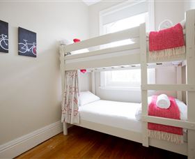 Montacute Boutique Bunkhouse - Rental Cars 3