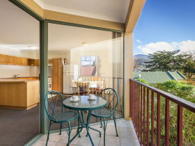 Quest Trinity House - Rental Cars 1