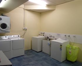 Mayfair Plaza Motel - Rental Cars 4