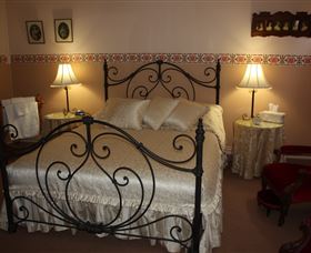 Westbury Gingerbread Cottages - The - Rental Cars 5