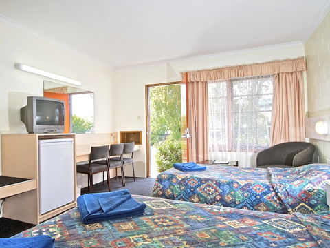 Martin Cash Motel - Rental Cars 3