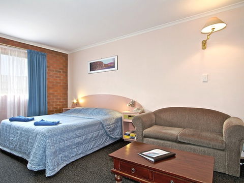 Martin Cash Motel - Rental Cars 6