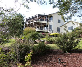 Launceston Bed And Breakfast Retreat - Rental Cars 2