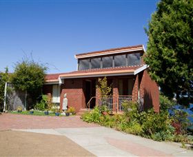 Waterside Accommodation - Derwent Retreat - Rental Cars 0