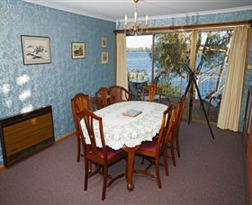 Waterside Accommodation - Derwent Retreat - Rental Cars 2