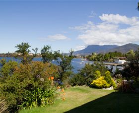 Waterside Accommodation - Derwent Retreat - Rental Cars 5