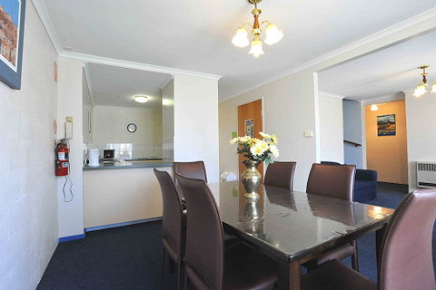 Alanvale Apartments & Motor Inn - Rental Cars 0