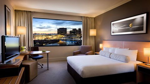 Crowne Plaza Melbourne - Rental Cars 1