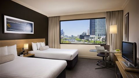 Crowne Plaza Melbourne - Rental Cars 2