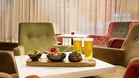 Crowne Plaza Melbourne - Rental Cars 4