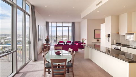 Adina Apartment Hotel Melbourne, Flinders Street - Rental Cars 2