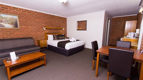 Advance Motel - Rental Cars 1