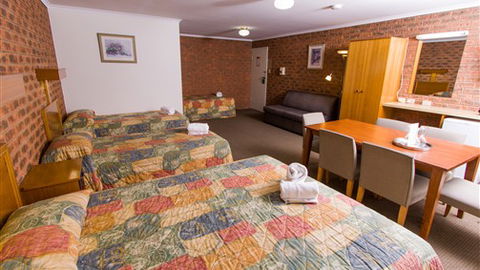 Advance Motel - Rental Cars 5