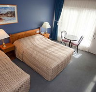 Riverboat Lodge Motor Inn - Rental Cars
