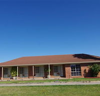 Australian Settlers Motor Inn - Rental Cars