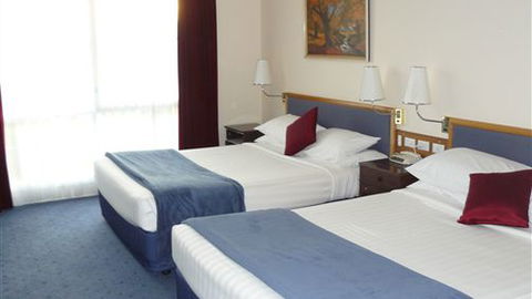 Australia Park Motel - Rental Cars 0