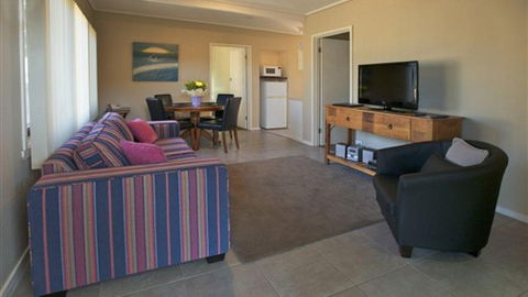 Admiral Motor Inn - Rental Cars 5