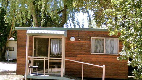 Castlemaine Central Cabin & Van Park - Rental Cars 0