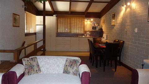 Alpenhorn Holiday Units - Rental Cars 3