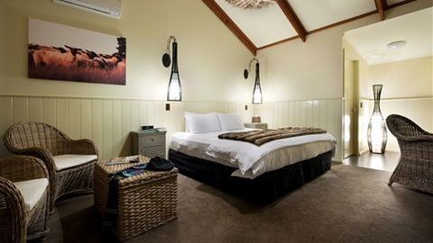 Peppers Mineral Springs Hotel - Rental Cars 4