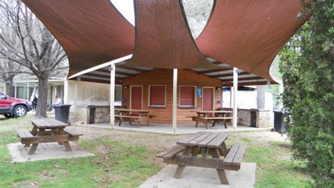 NRMA Bright Holiday Park - Rental Cars 2